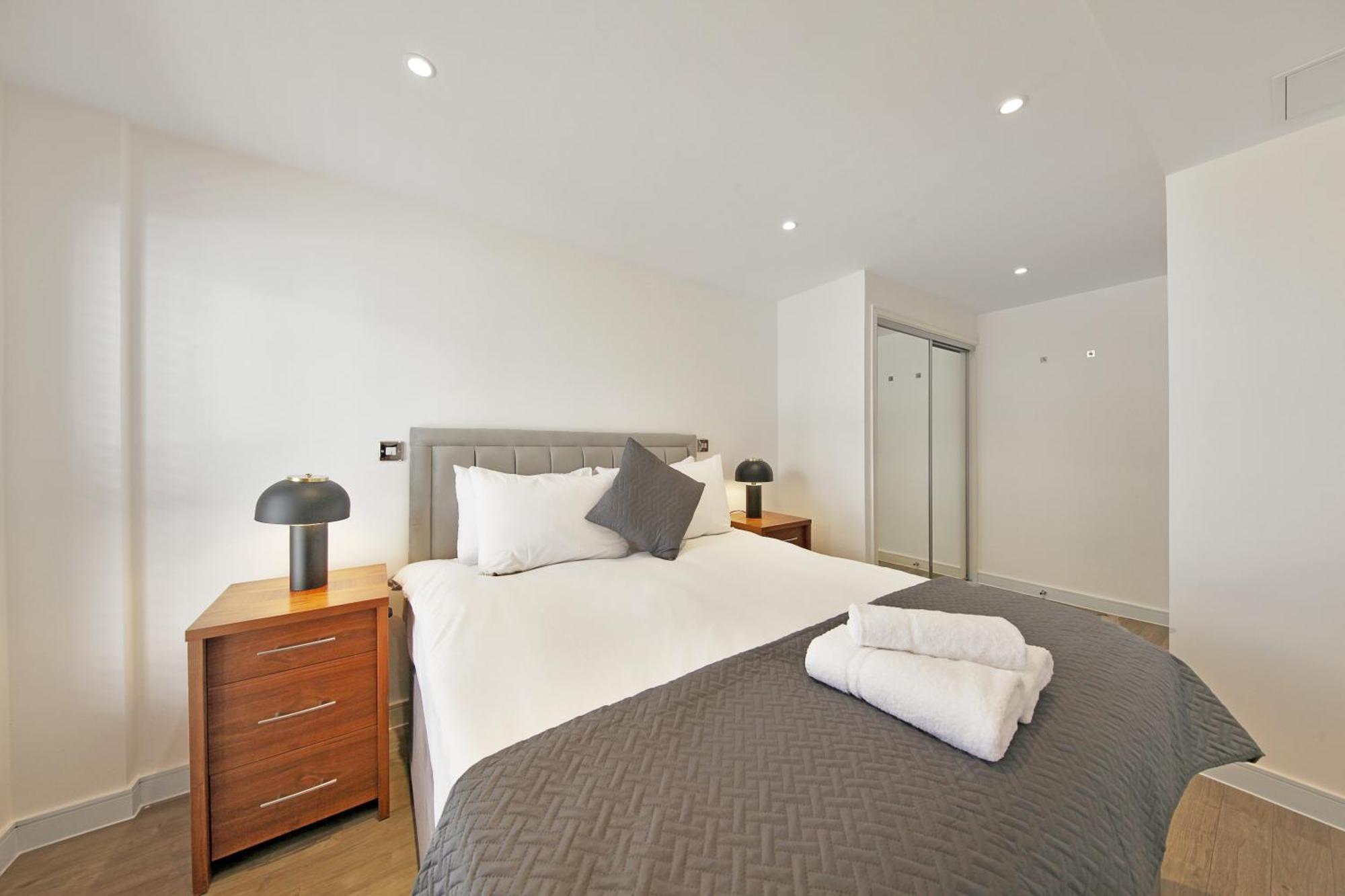 2 Bed Executive Apartment Next To Liverpool Street Free Wifi By City Stay Aparts 런던 외부 사진